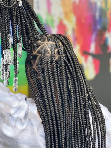 Knotless braids triangle part with beads back